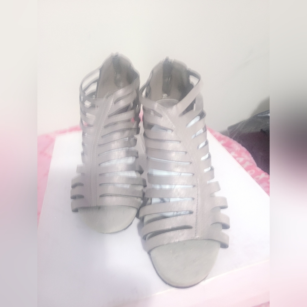 Easy Street Gray Sandals Comfortable and Stylish